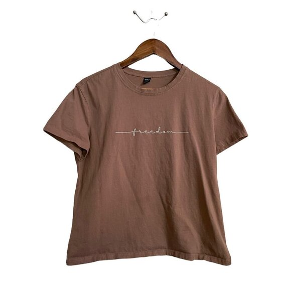 SHEIN Tops - Shein Womens Brown Cursive Freedom Graphic Short Sleeve Semi Crop Top Large